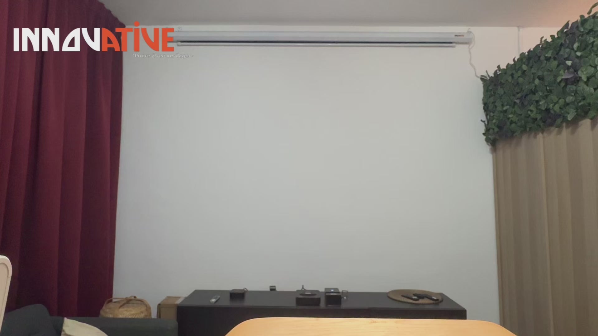 Layar Proyektor Listrik Bermotor 84" / 100" / 120".